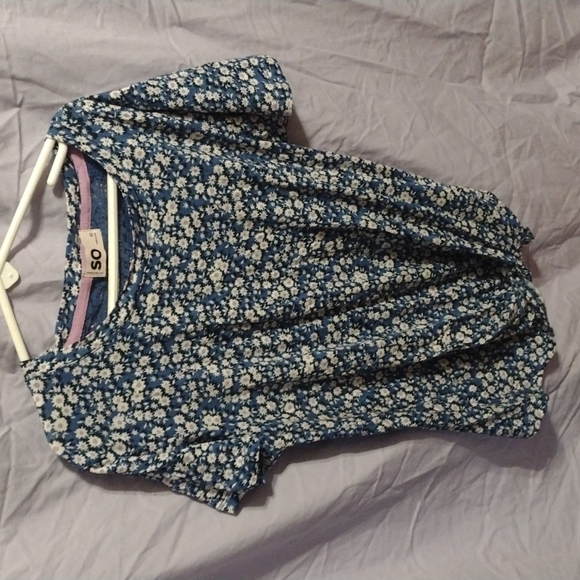 5 shirts - Picture 3 of 5